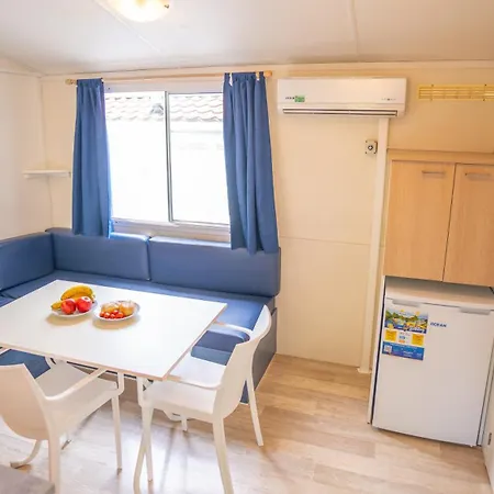 Happy Camp Mobile Homes In Balatontourist Fuered & 2*