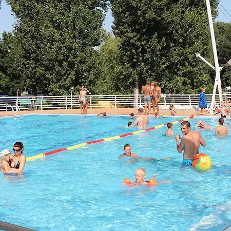 Happy Camp Mobile Homes In Balatontourist Fuered & Kemping 2*