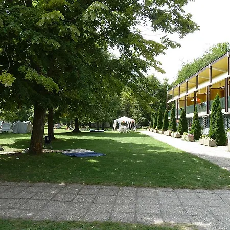 Happy Camp Mobile Homes In Balatontourist Fuered & Balatonfüred